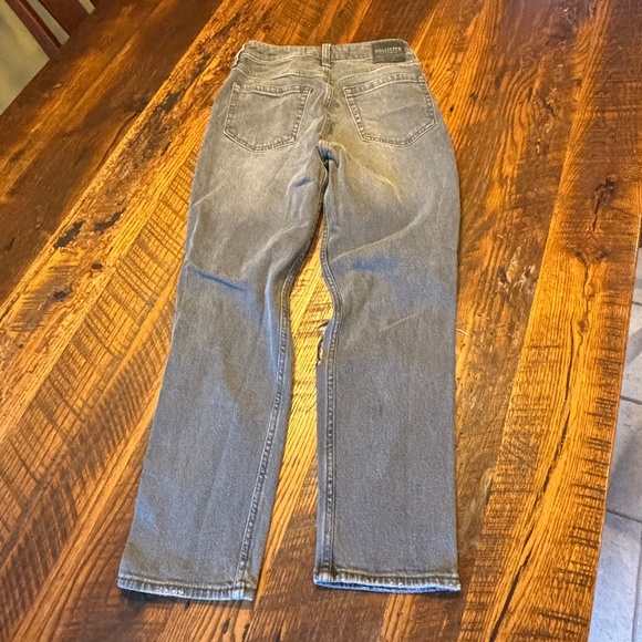 Ladies Hollister Ultra High Rise Mom Jean - Gray Size 0S/W24 - Picture 7 of 7